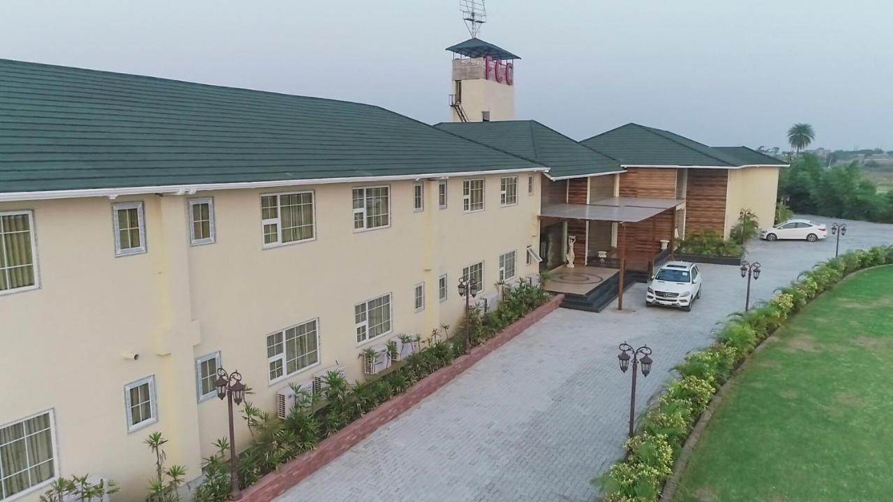 Faith Cricket Club & Resort Bhopal Zewnętrze zdjęcie